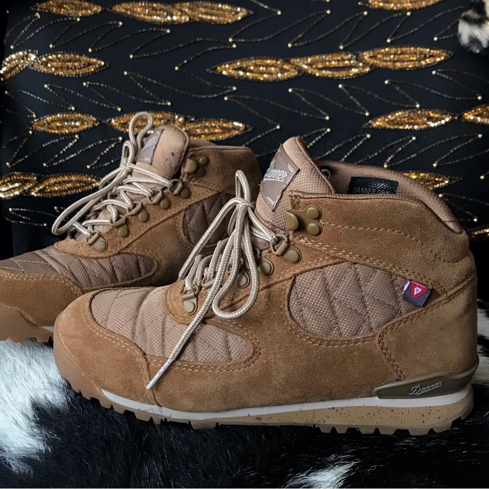 Going out of Sale-Sale!!!!  
Brown Suede Quilted Danner Hiking Boots